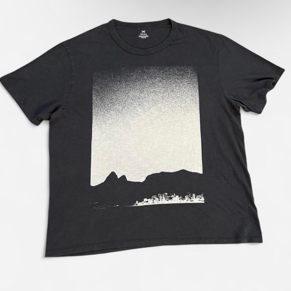Men's Hering Black Graphic Tee with White Gradient Scenic Print